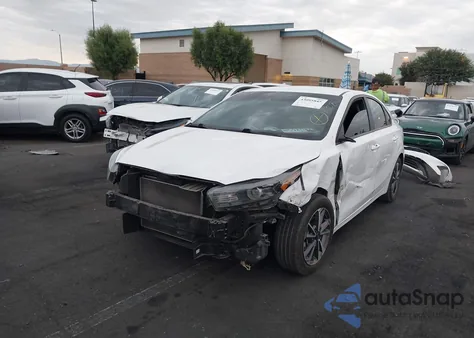 2022 Kia Forte Lxs z USA, uszkodzony, nr VIN 3KPF24AD2NE468629